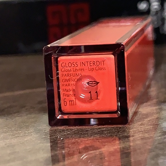 Givenchy Gloss Interdit Ultra Shiny Color Plumping - Picture 12 of 12